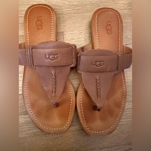 Women’s Ugg Gaila Sandals 6 - Picture 1 of 8